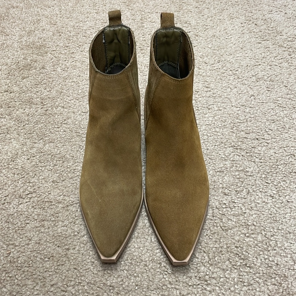 Marc Fisher LTD women Chelsea booties. Size 6.5 - Picture 4 of 5